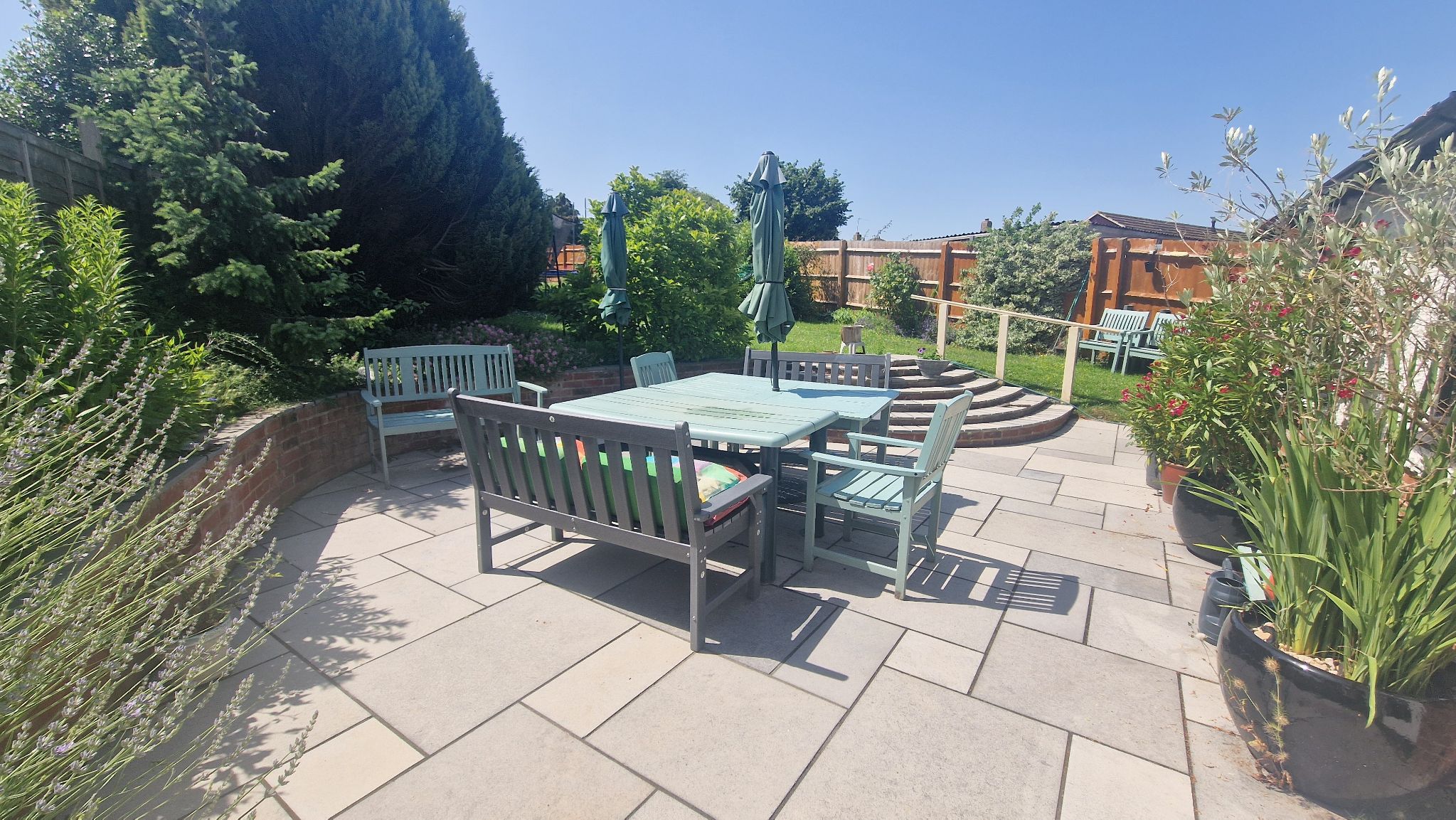 4 Bed Semi-detached House For Sale - Photograph 2
