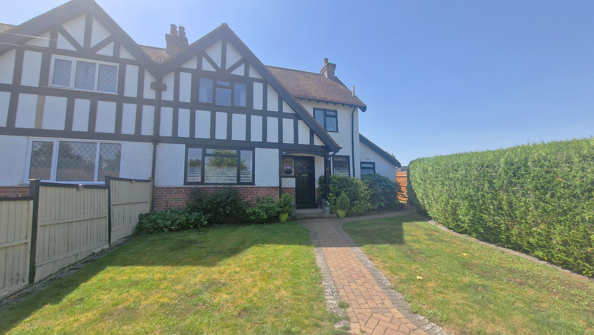 4 Bed Semi-detached House For Sale - Photograph 1