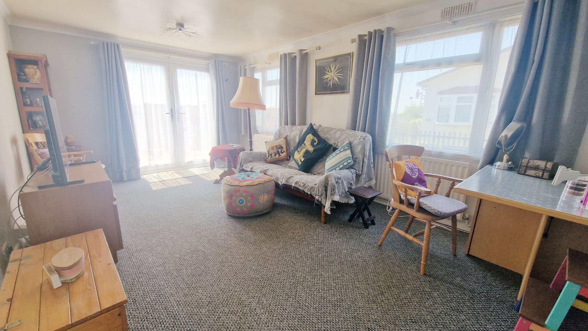 1 Bed Park Home House For Sale - Photograph 3