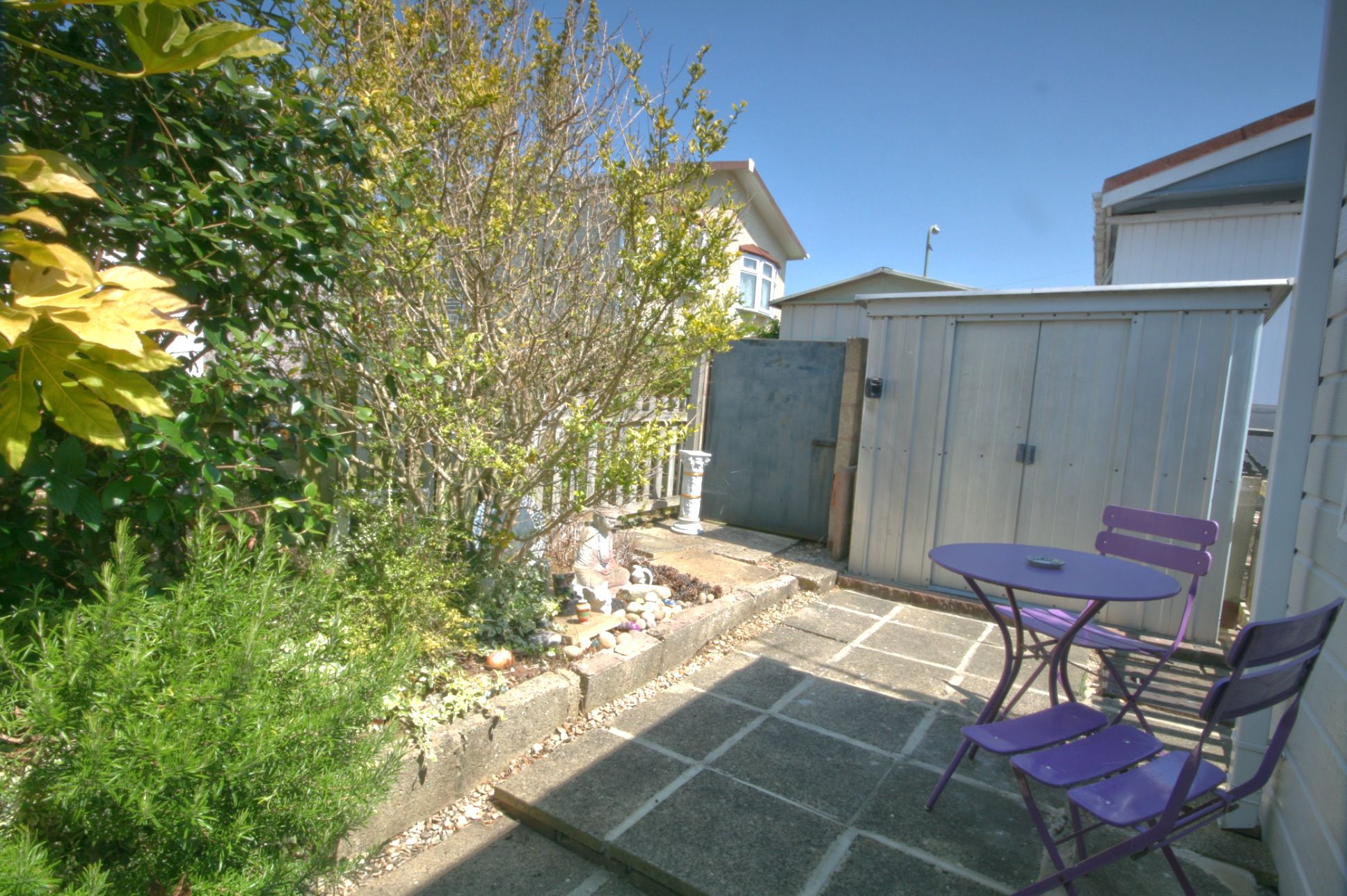 1 Bed Park Home House For Sale - Photograph 2