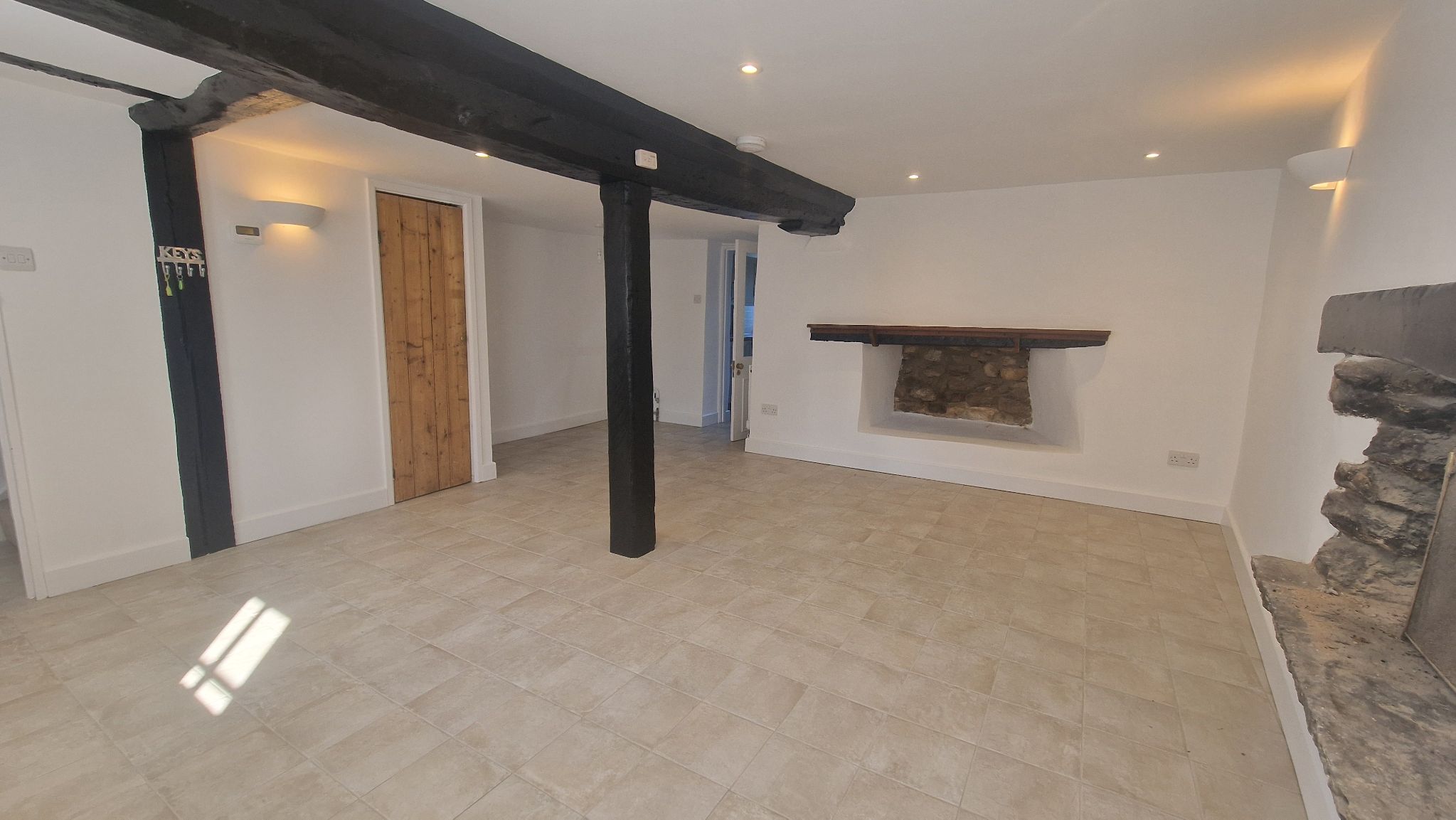 3 Bed Cottage House For Sale - Photograph 4