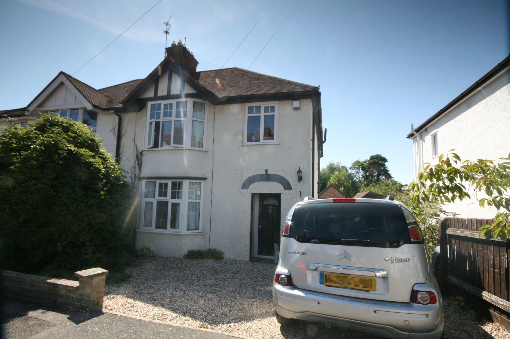 4 Bed Semi-detached House To Rent - Photograph 1