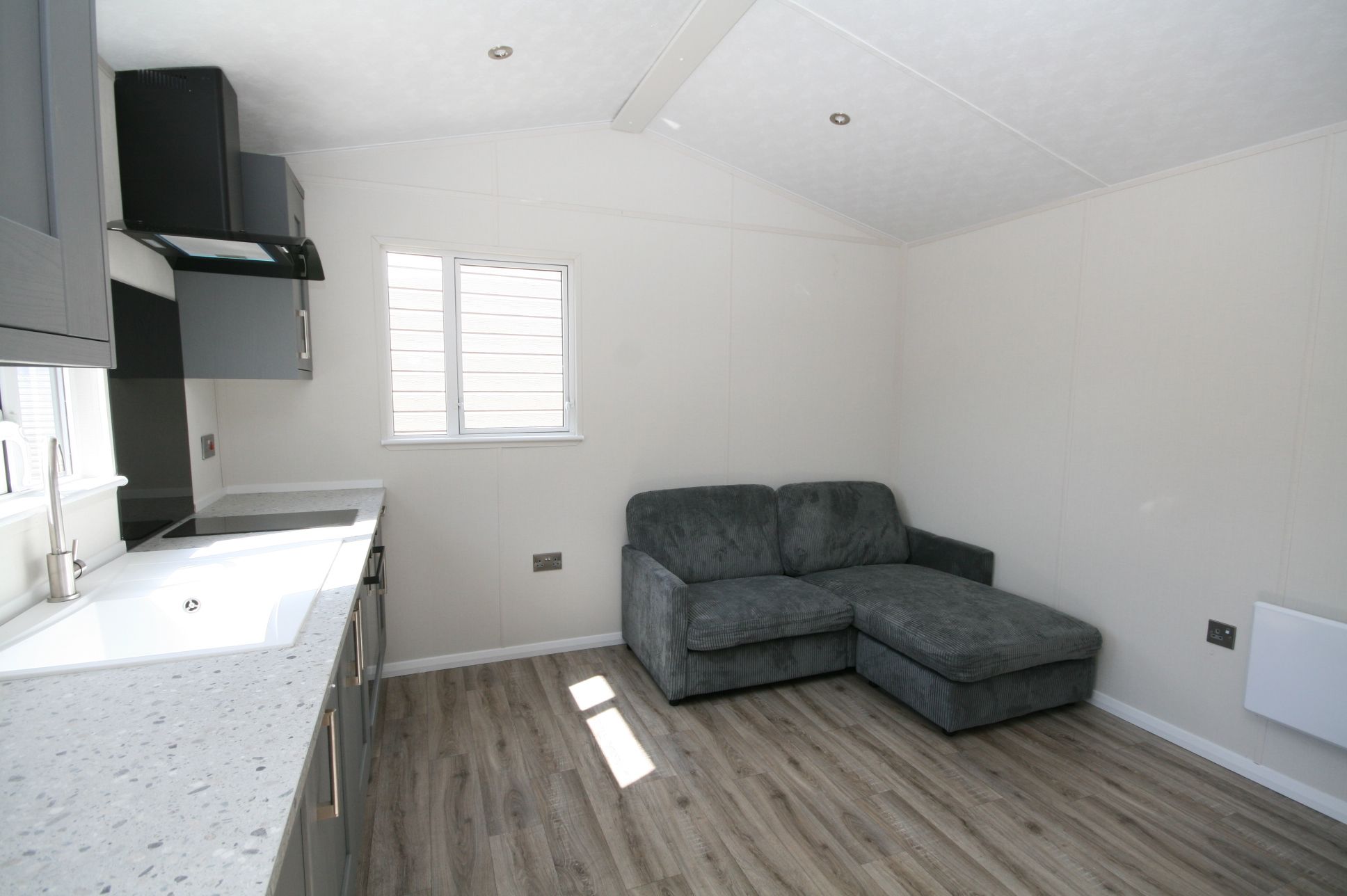 1 Bed Park Home House To Rent - Photograph 4