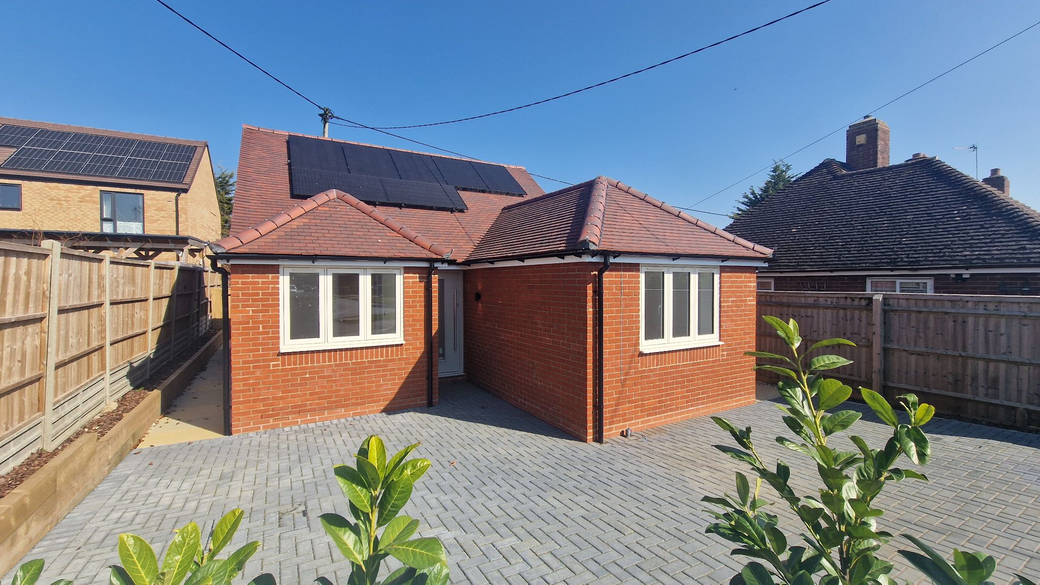 2 Bed Detached Bungalow To Rent - Photograph 1