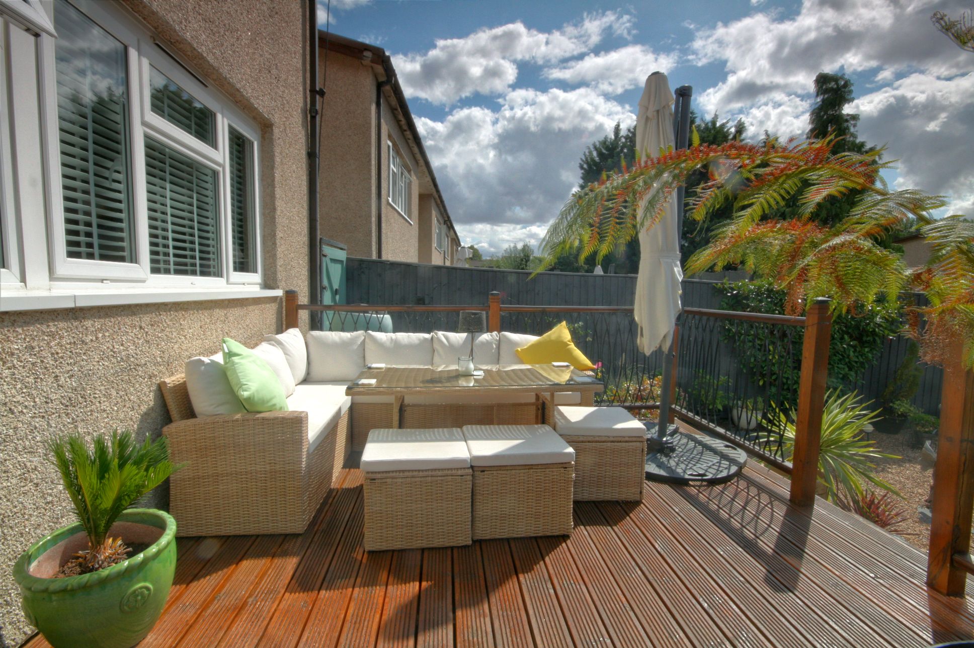 3 Bed Semi-detached House For Sale - Photograph 3