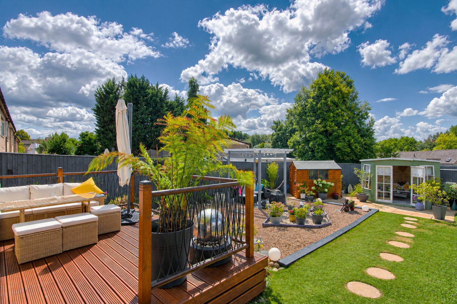 3 Bed Semi-detached House For Sale - Photograph 2