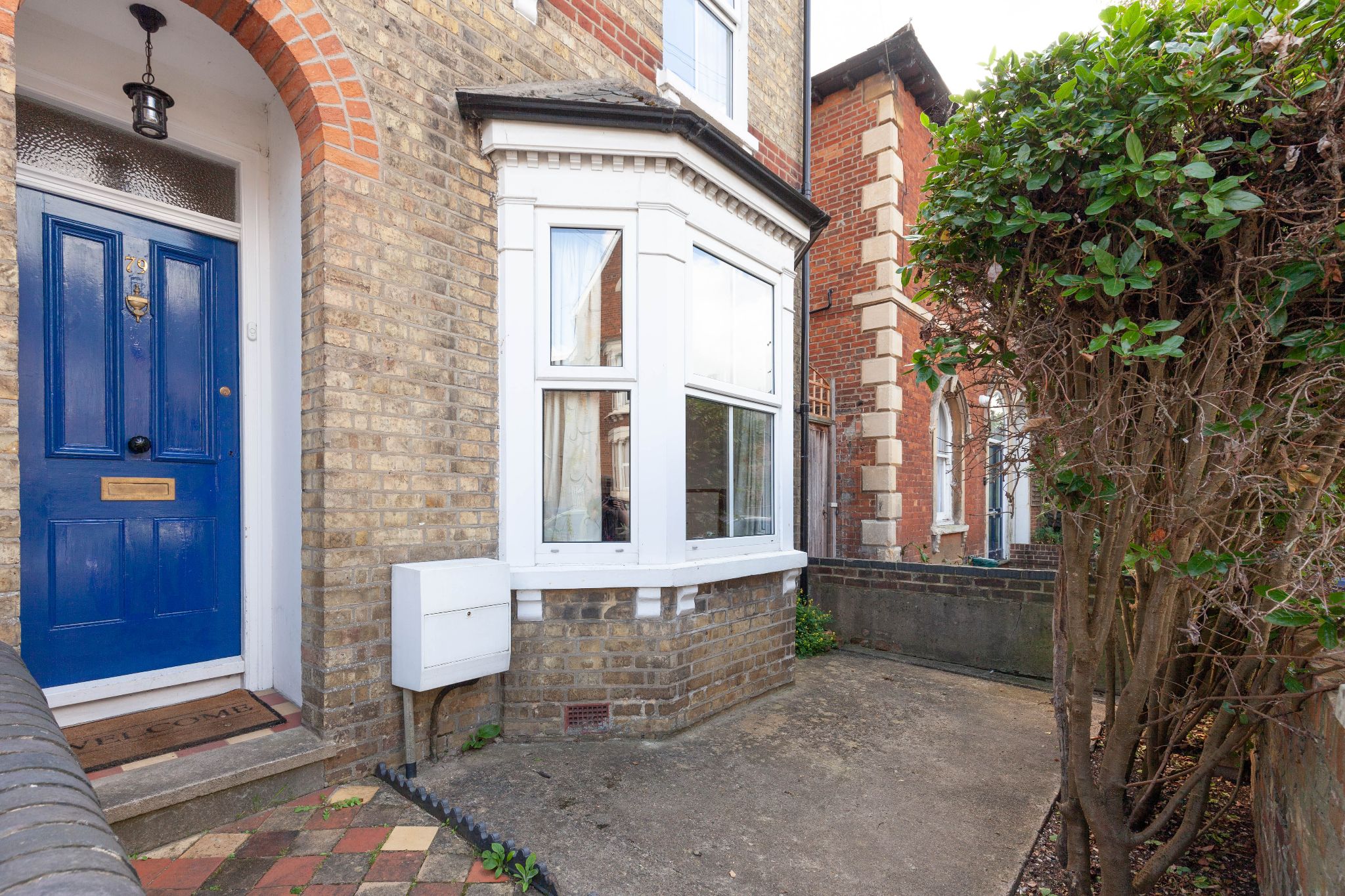 4 Bed End Terraced House To Rent - Photograph 1