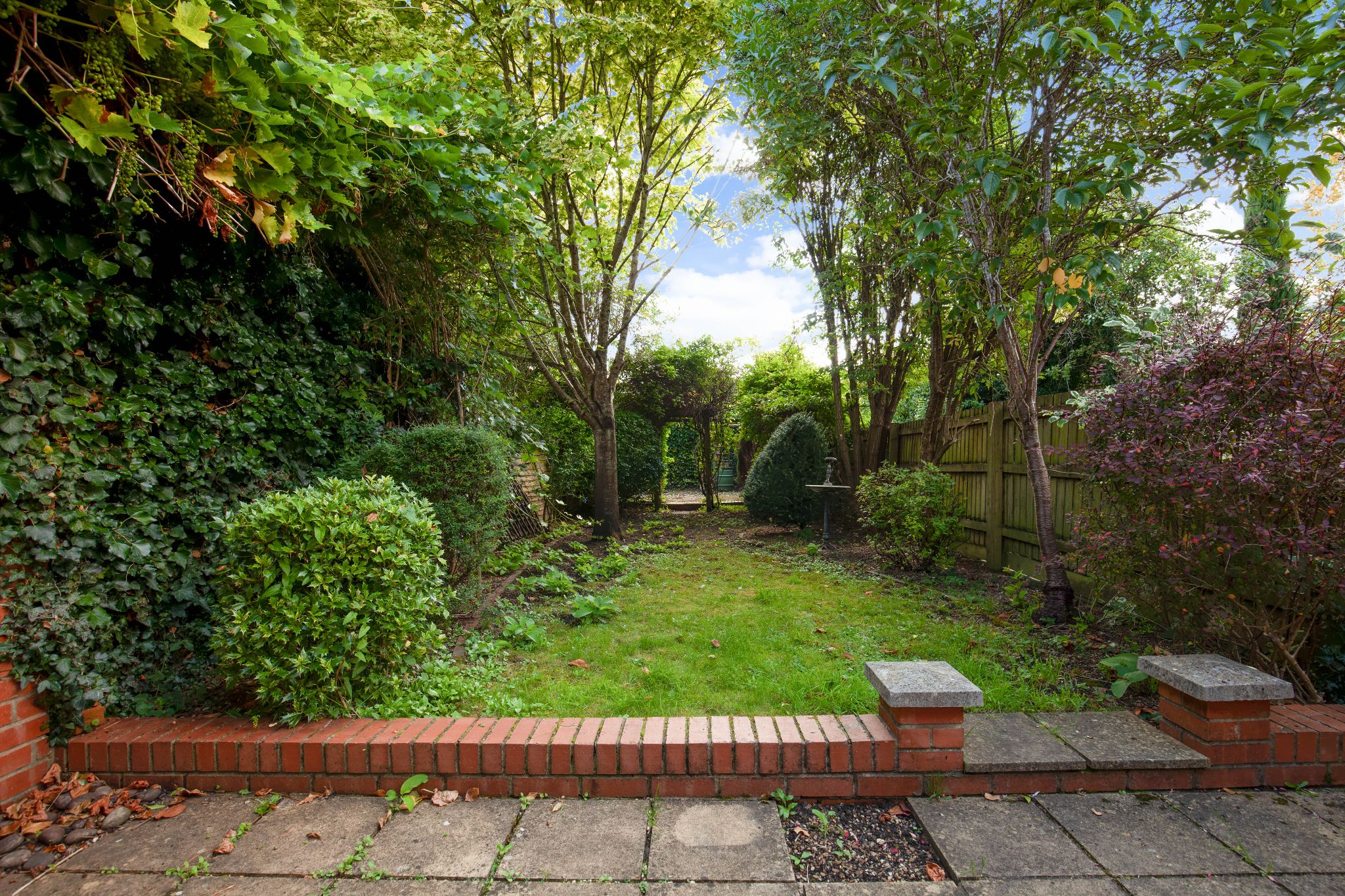 4 Bed End Terraced House To Rent - Photograph 3