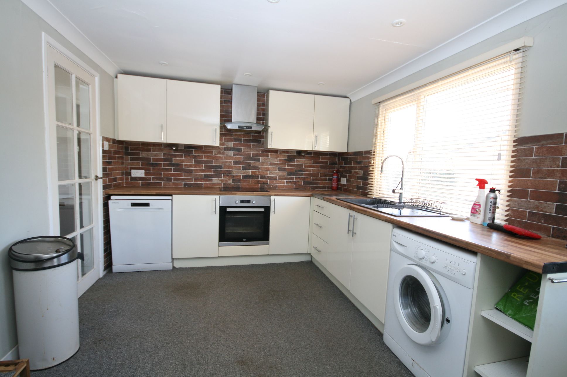 2 Bed Park Home House For Sale - Photograph 2