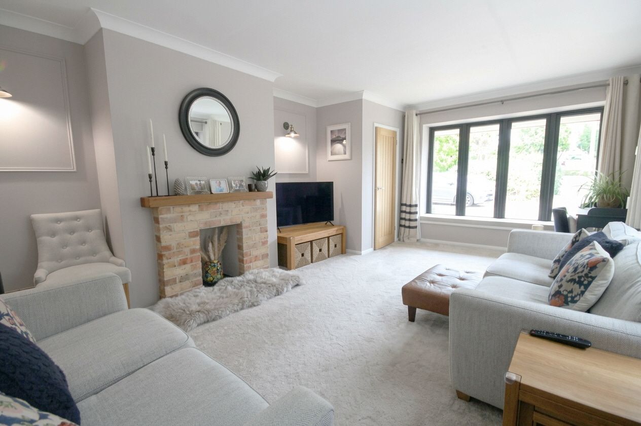 3 Bed Detached Bungalow For Sale - Photograph 2