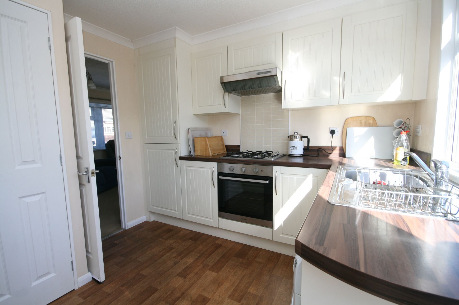 2 Bed Park Home House For Sale - Photograph 4