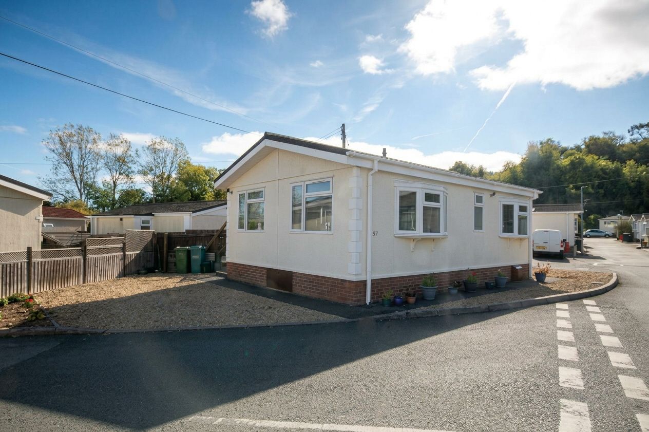 2 Bed Park Home House For Sale - Photograph 1