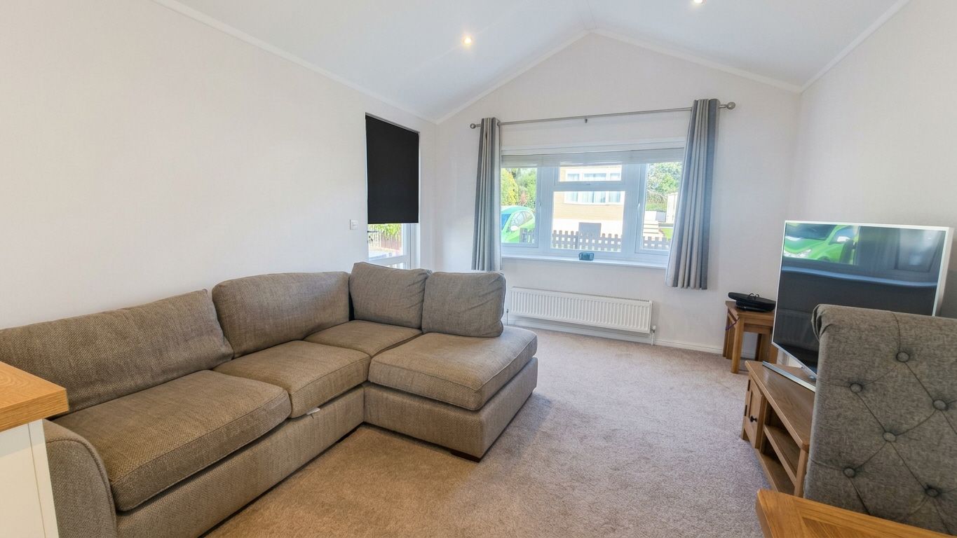 1 Bed Park Home House For Sale - Photograph 3