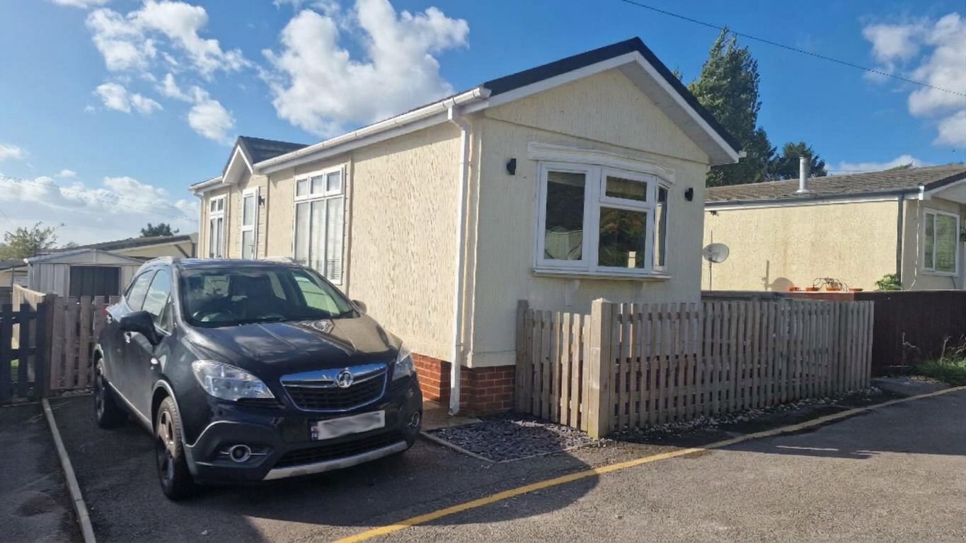 1 Bed Park Home House For Sale - Photograph 1