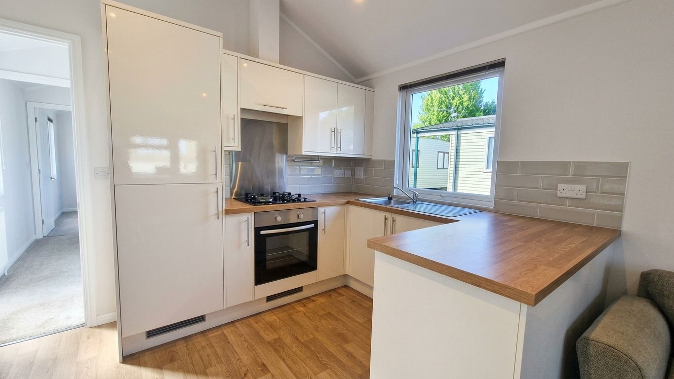 1 Bed Park Home House For Sale - Photograph 4