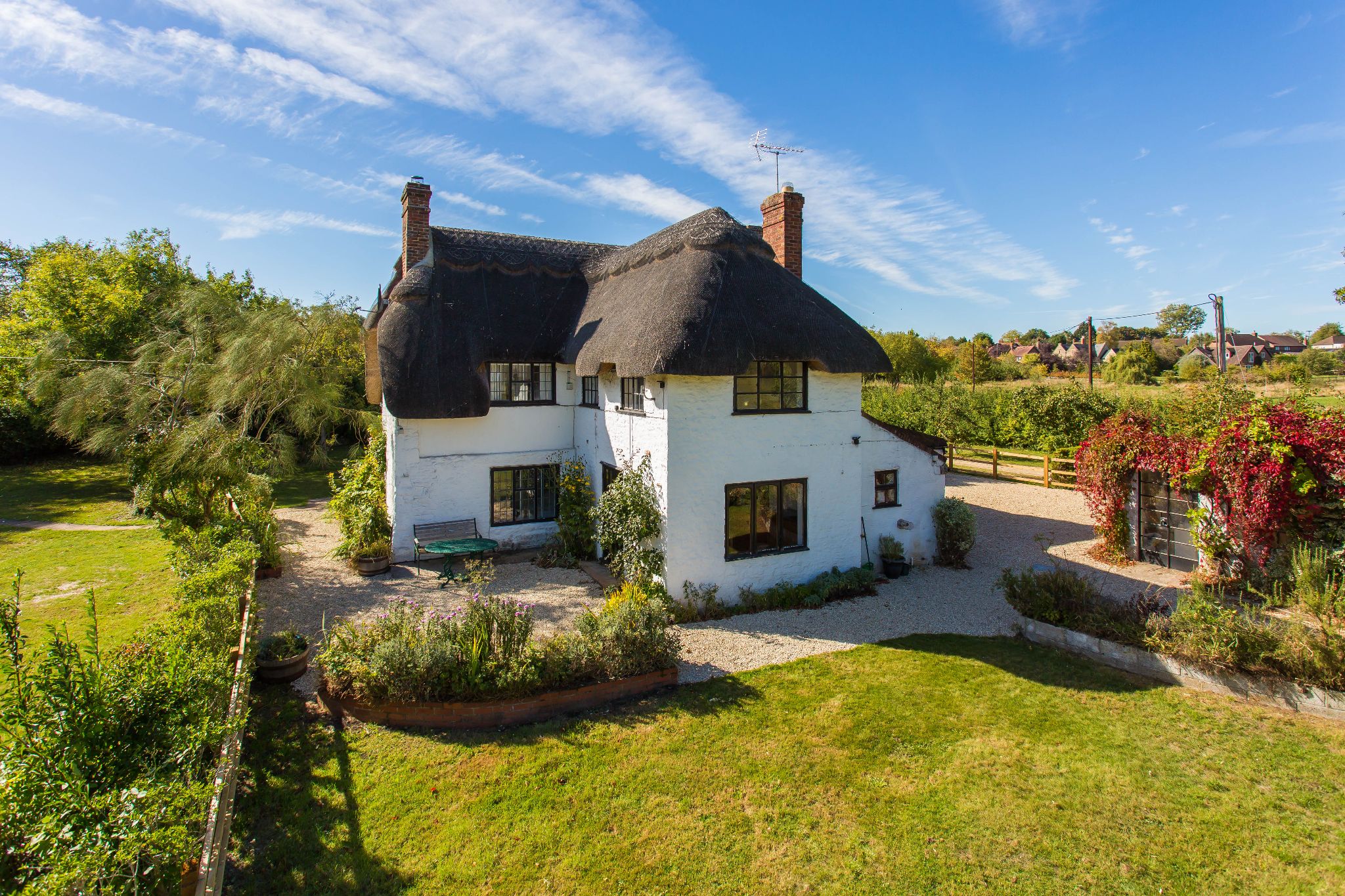 4 Bed Cottage House For Sale - Photograph 2