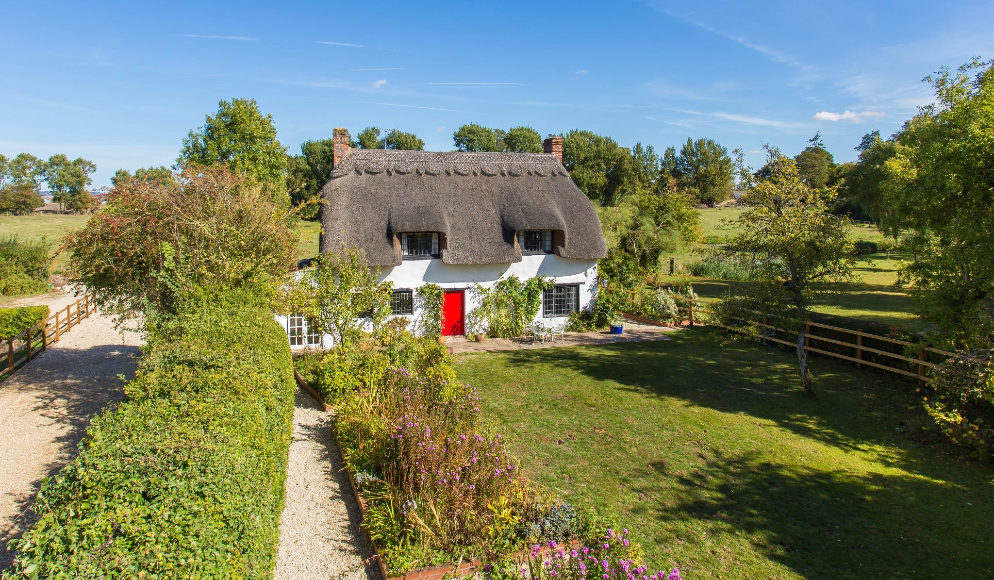 4 Bed Cottage House For Sale - Photograph 1