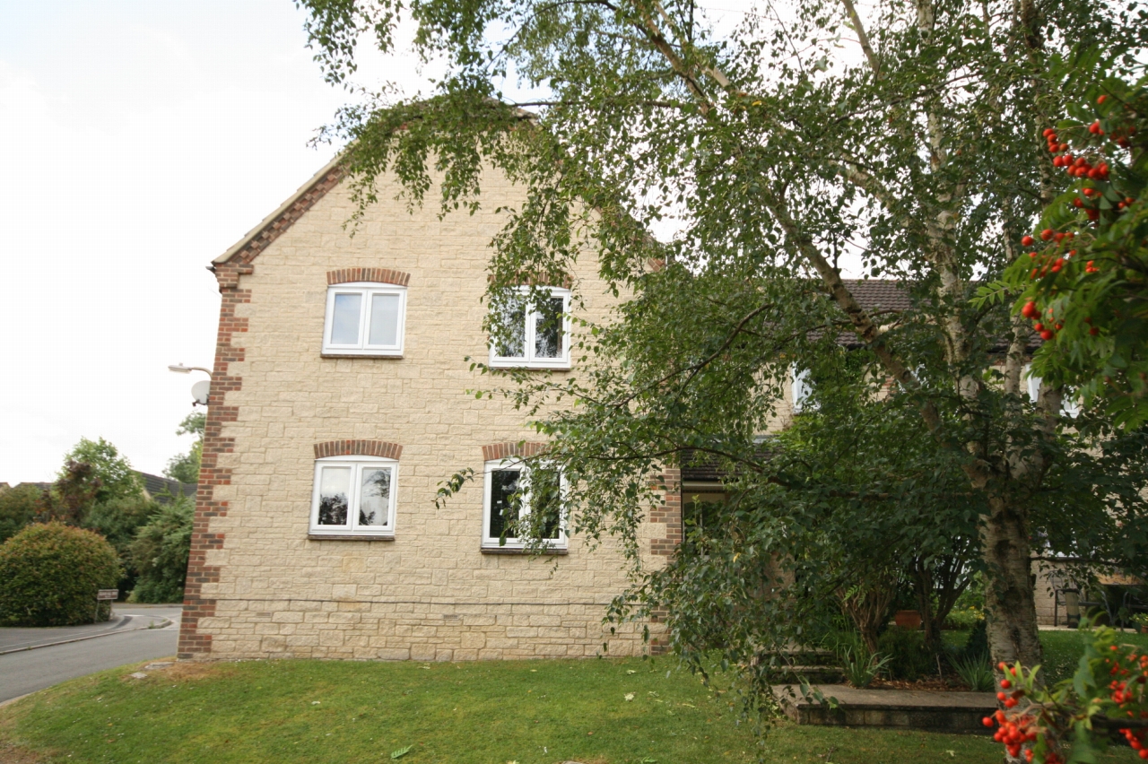 2 Bed Apartment Flat/apartment To Rent - Photograph 1