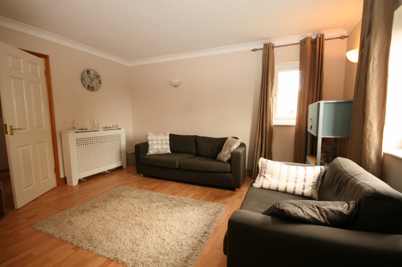 2 Bed Apartment Flat/apartment To Rent - Photograph 2