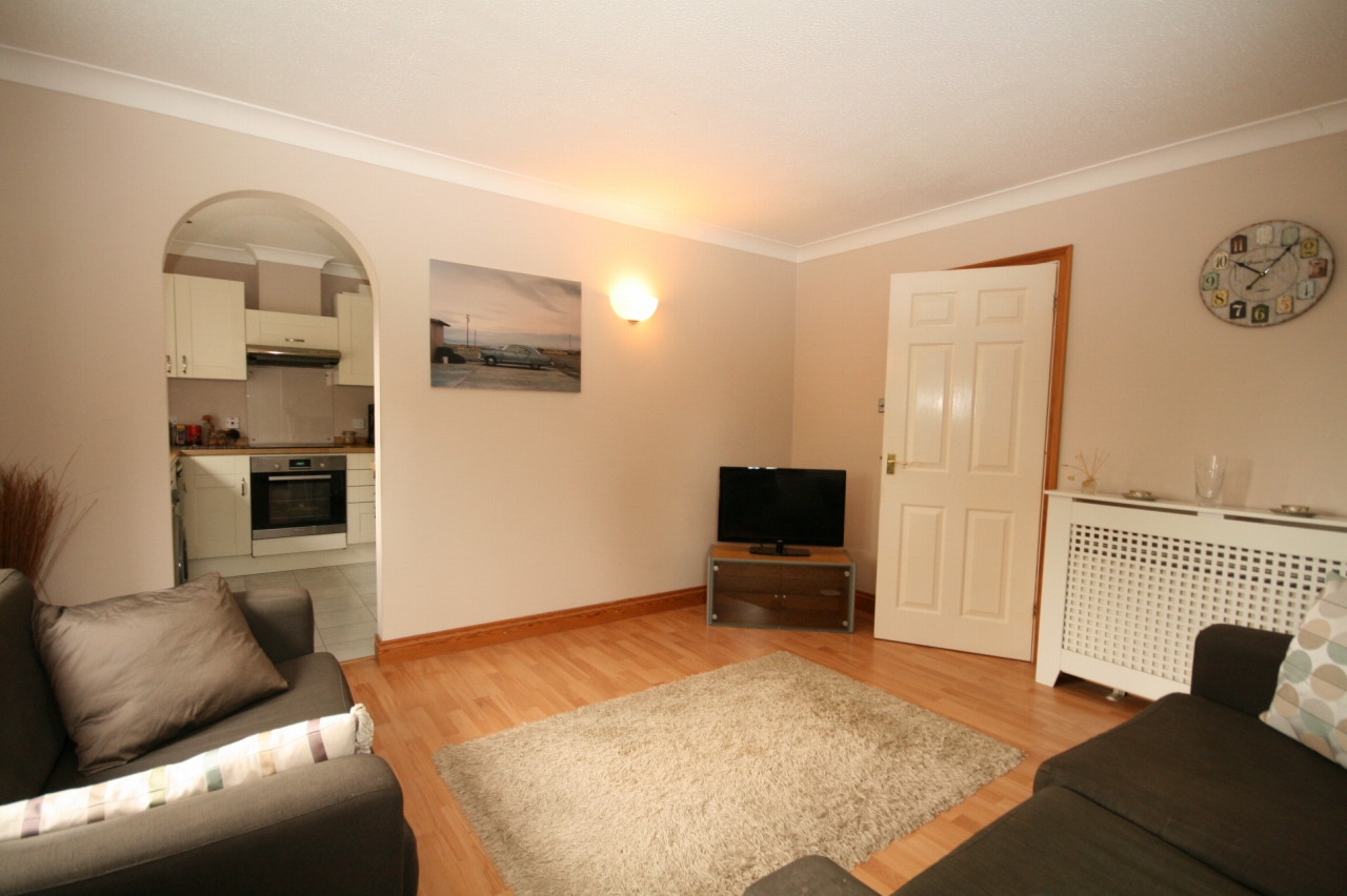 2 Bed Apartment Flat/apartment To Rent - Photograph 3