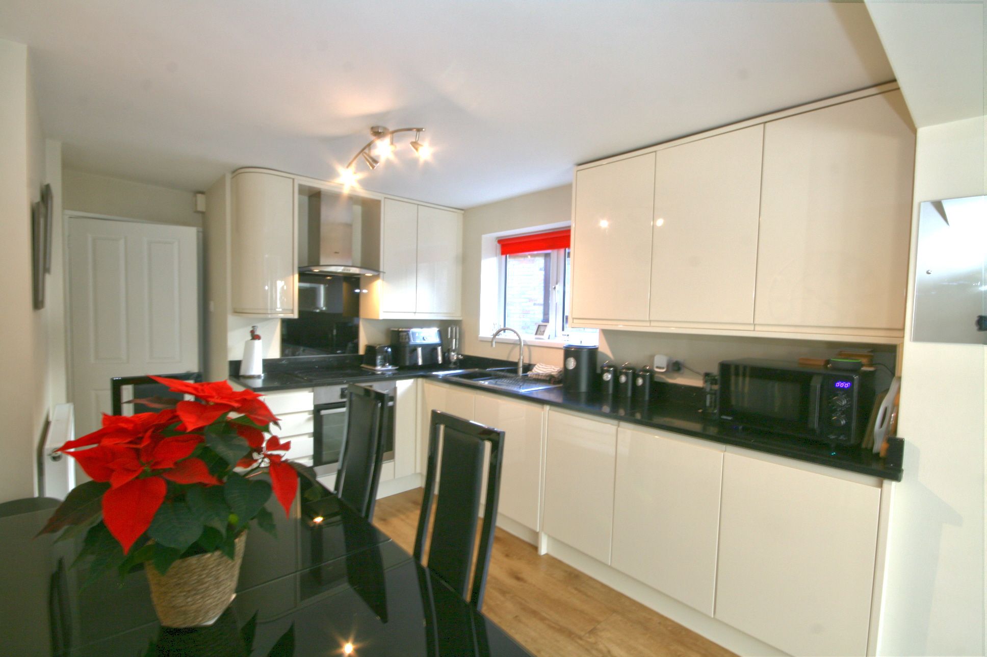 4 Bed Detached Bungalow For Sale - Photograph 7