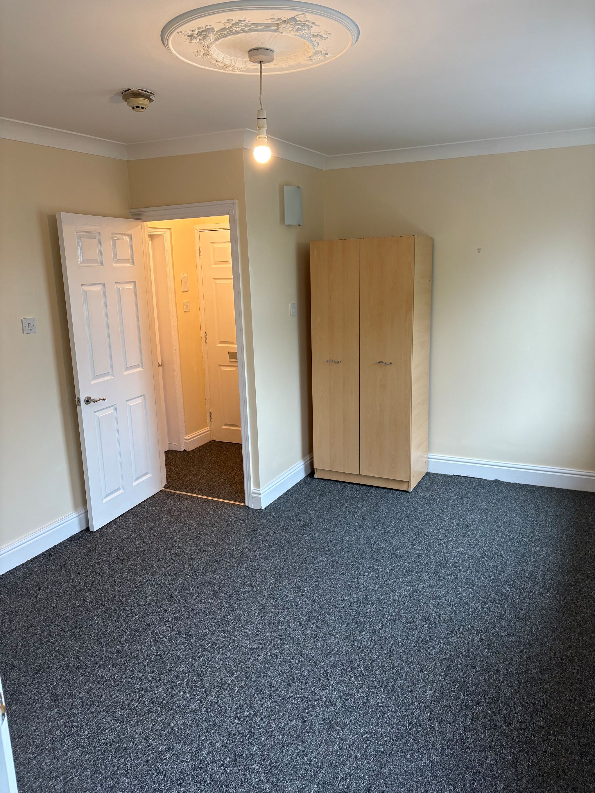 Apartment Flat/apartment To Let in Southampton - Photograph 5