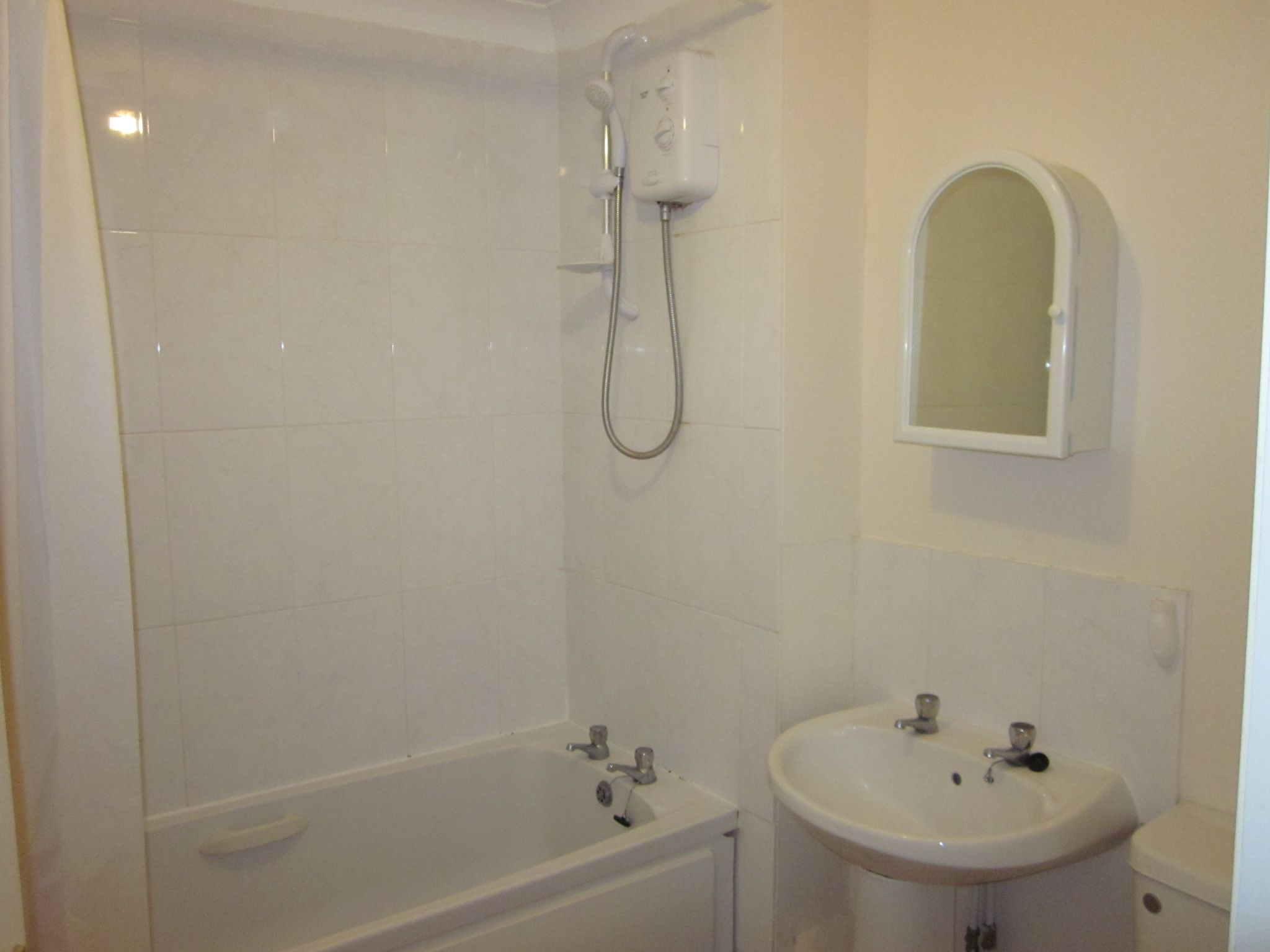 2 bedroom apartment flat/apartment To Let in Southampton - Photograph 4