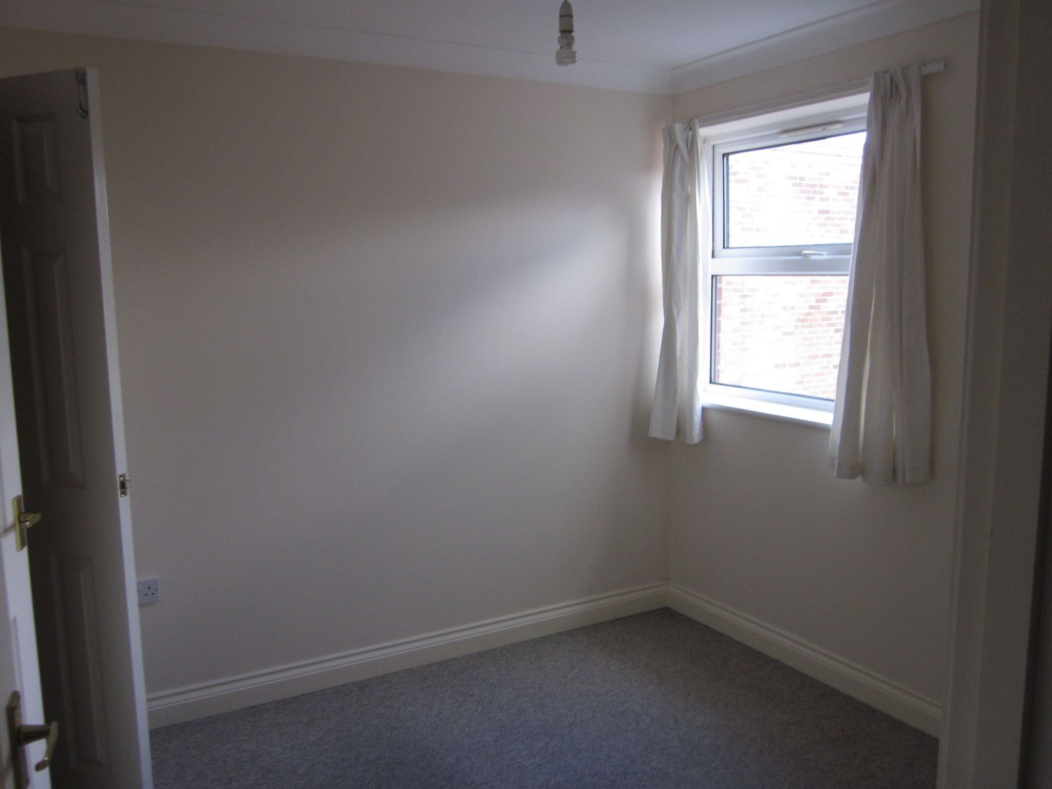 2 bedroom apartment flat/apartment To Let in Southampton - Photograph 5