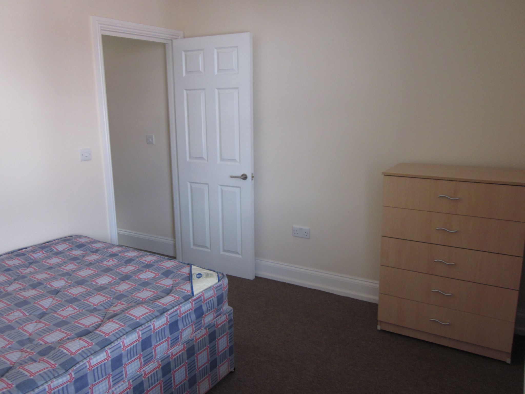 1 bedroom apartment flat/apartment Reserved in Southampton - Photograph 9
