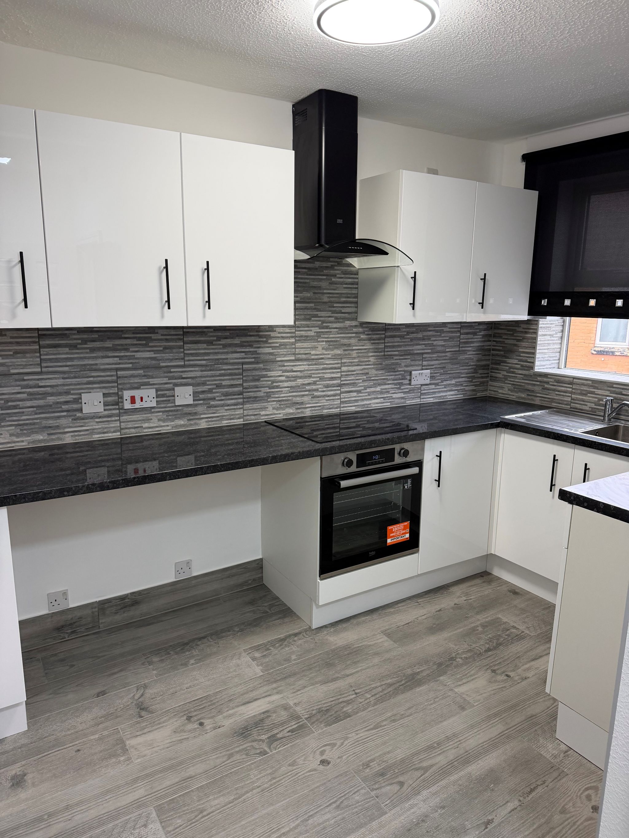 3 bedroom apartment flat/apartment To Let in Southampton - Property photograph