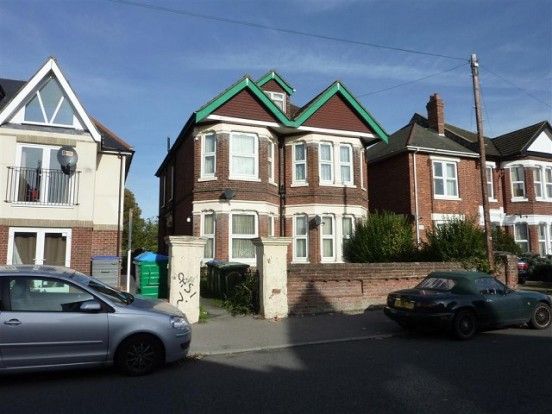 Apartment Flat/apartment To Let in Southampton - Photograph 4