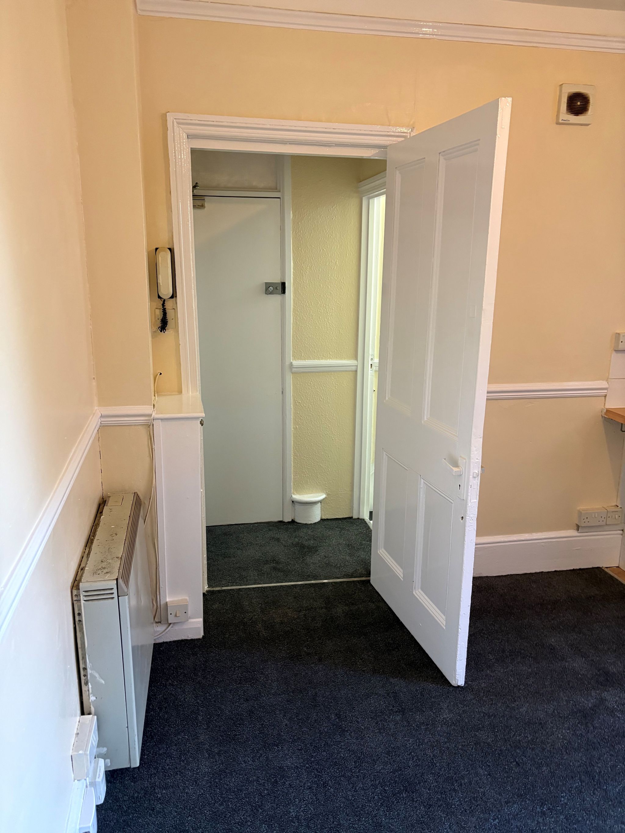 Apartment Flat/apartment To Let in Southampton - Photograph 4