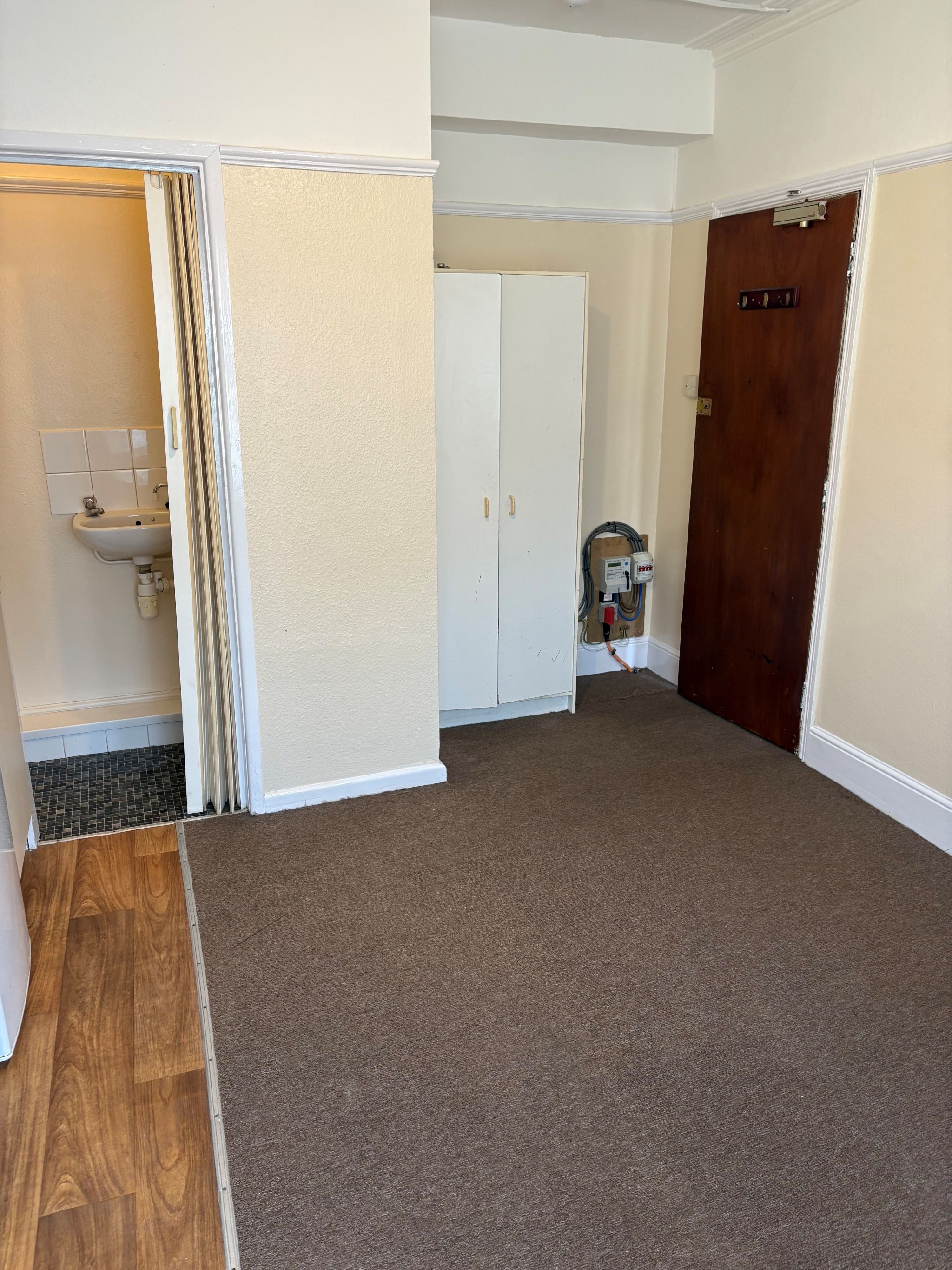 Ground Floor Flat/apartment To Let in Southampton - Photograph 3