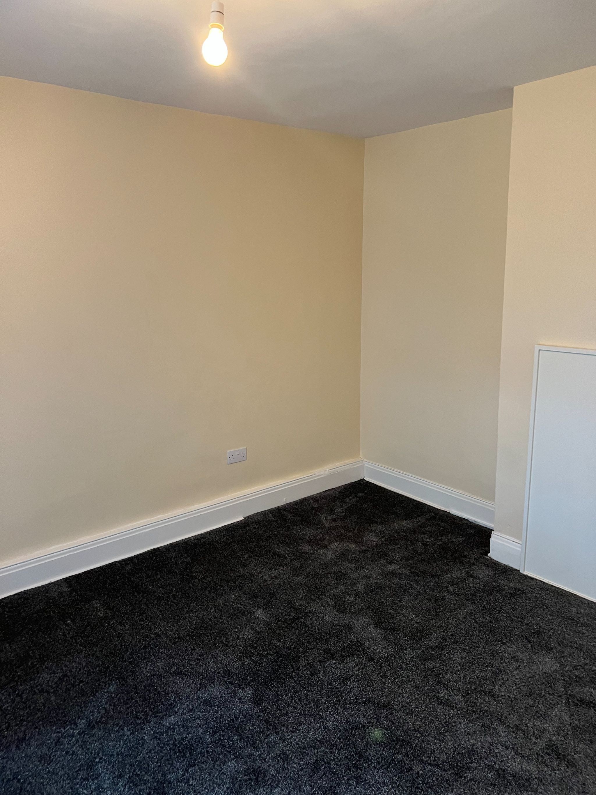 2 bedroom flat flat/apartment To Let in Southampton - Photograph 11