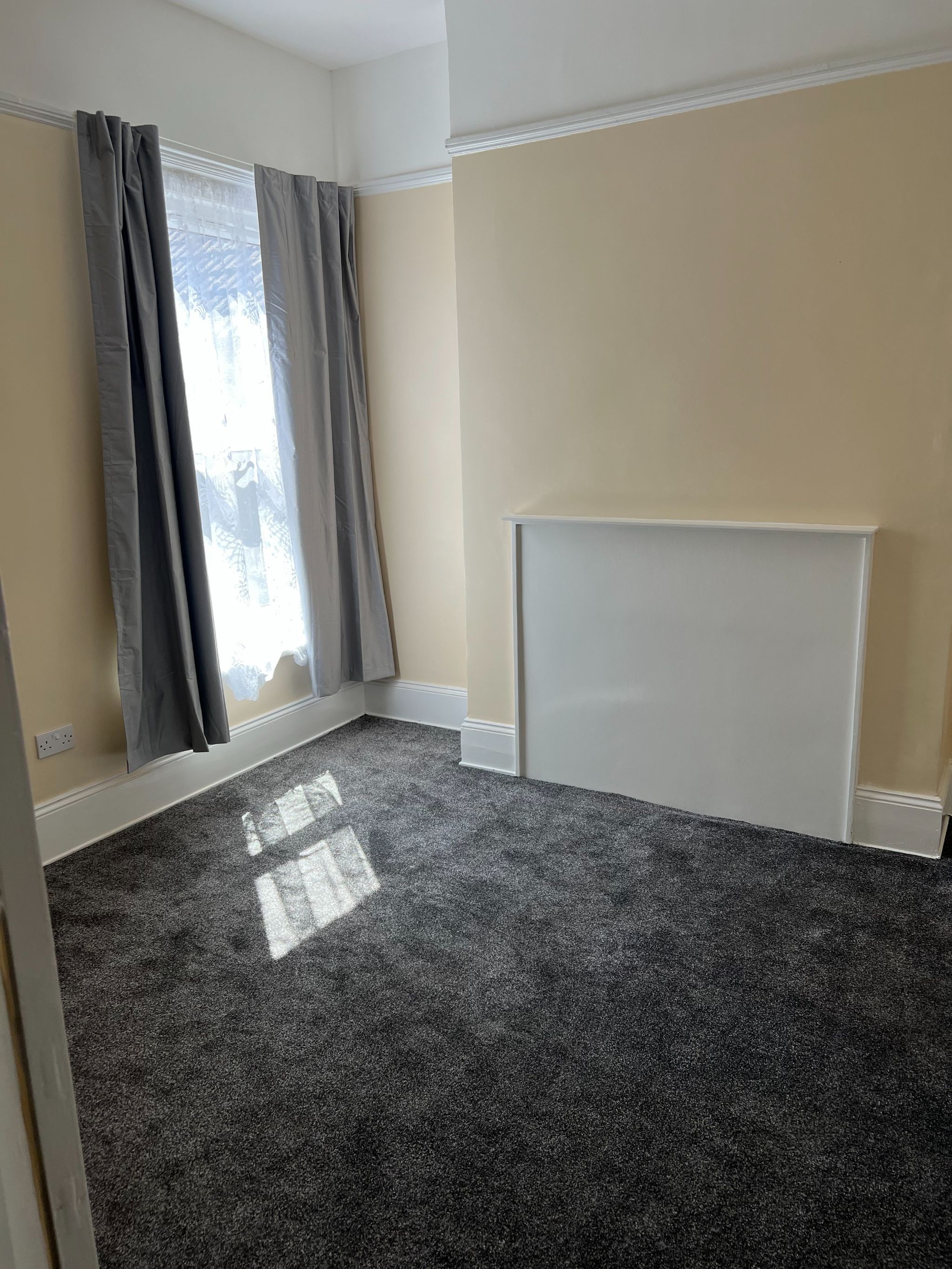 2 bedroom flat flat/apartment To Let in Southampton - Photograph 4