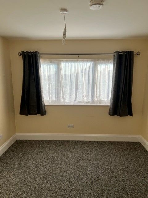 1 bedroom flat flat/apartment To Let in New Forest - Photograph 4