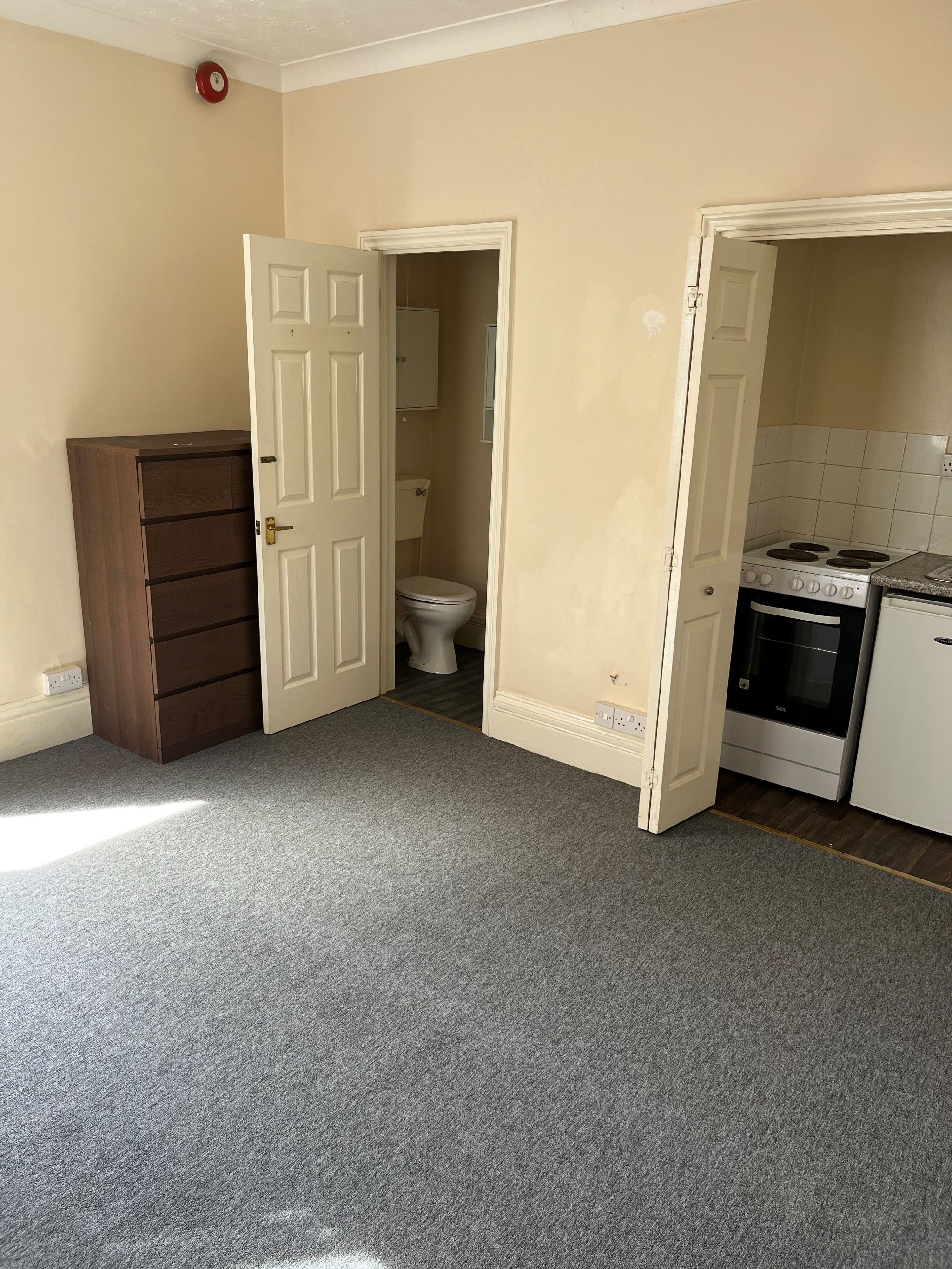 Ground Floor Flat/apartment To Let in Southampton - Photograph 4