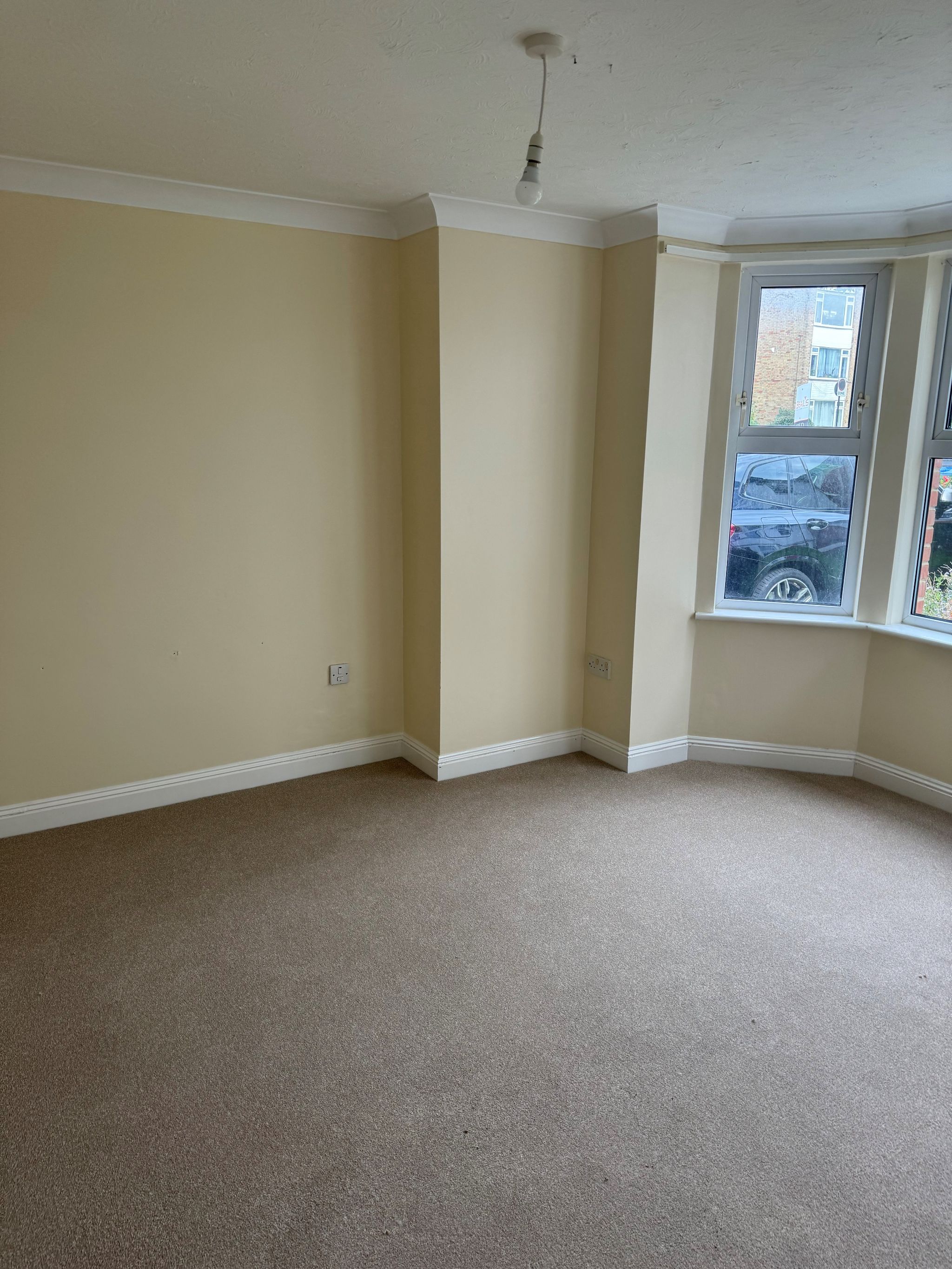 1 bedroom ground floor flat/apartment To Let in Southampton - Lounge