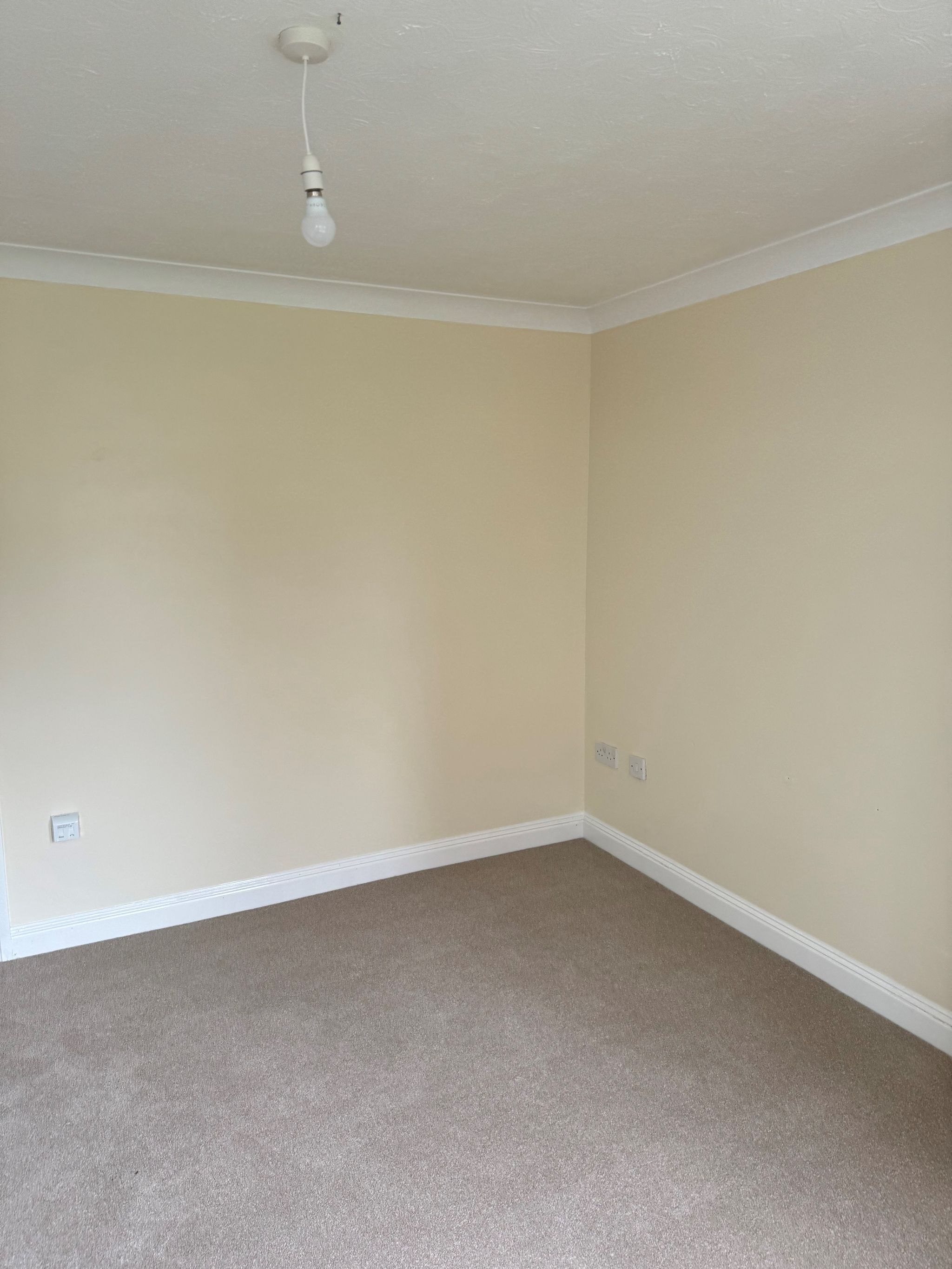 1 bedroom ground floor flat/apartment To Let in Southampton - Lounge