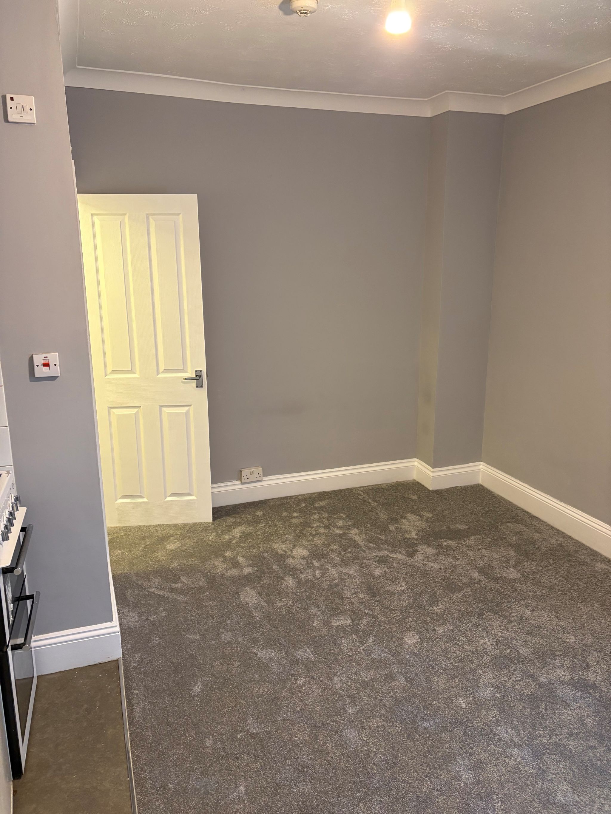 Ground Floor Flat/apartment To Let in Southampton - Photograph 4