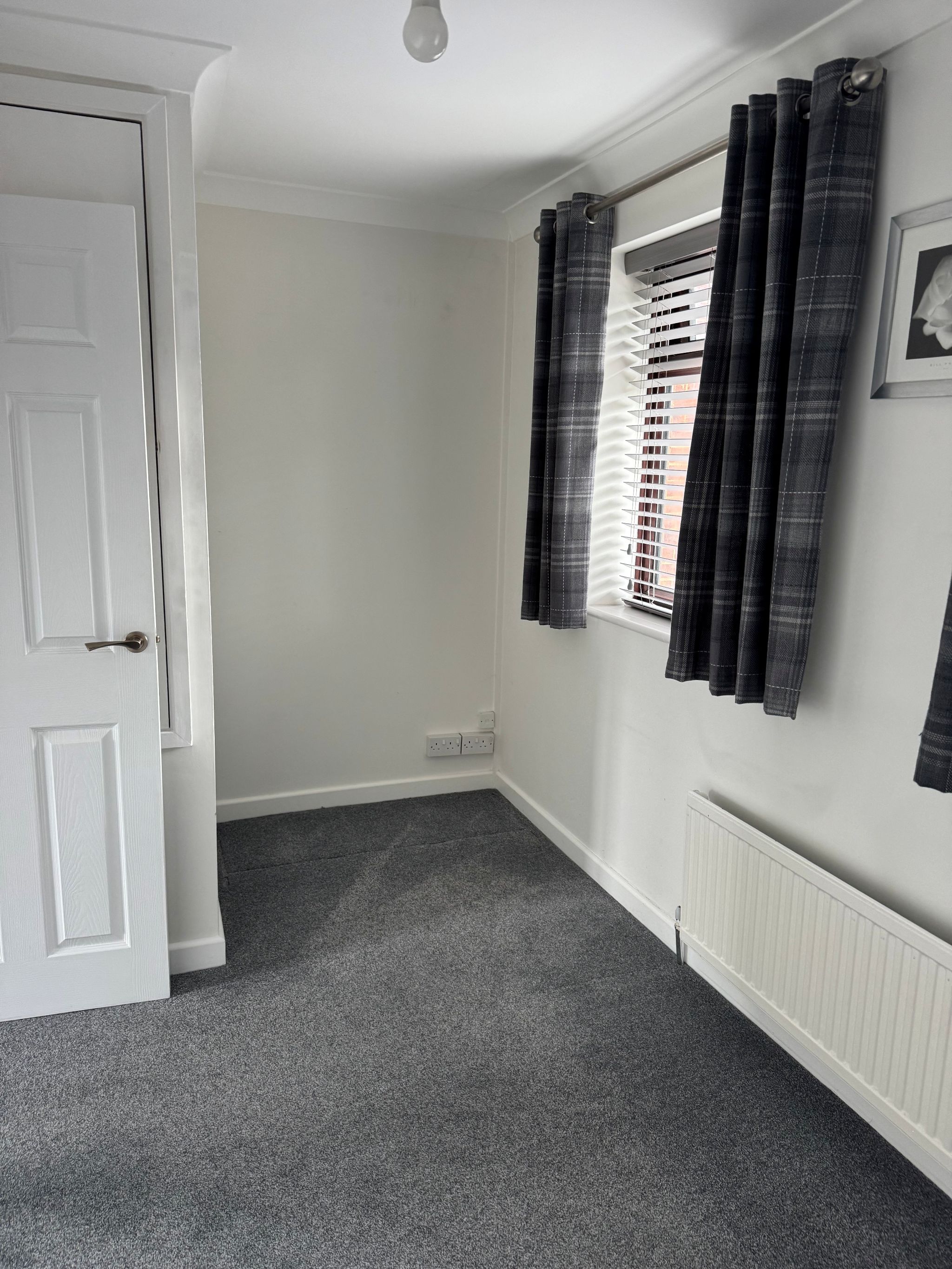 2 bedroom mid terraced house Reserved in Southampton - Photograph 16