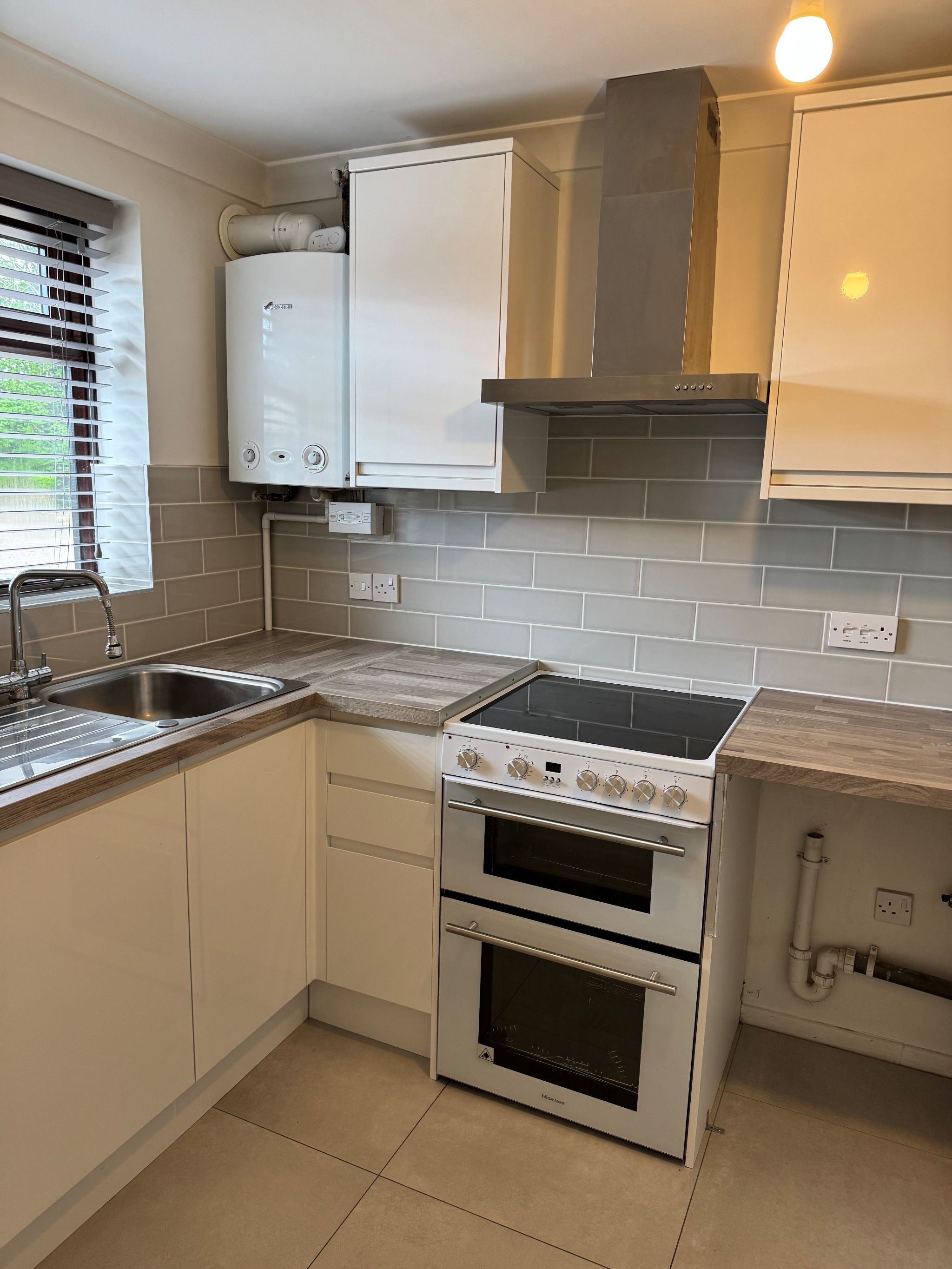2 bedroom mid terraced house To Let in Southampton - Property photograph