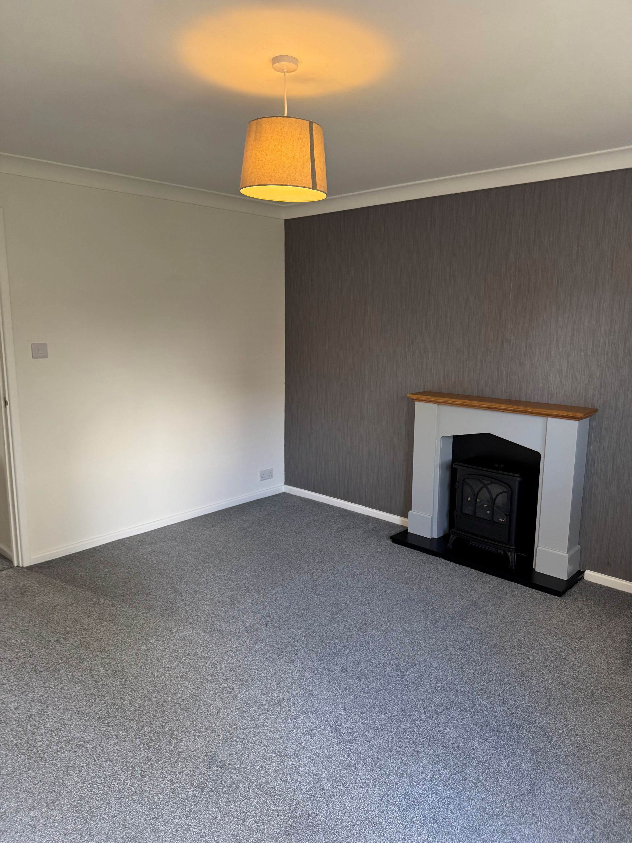 2 bedroom mid terraced house Reserved in Southampton - Photograph 4