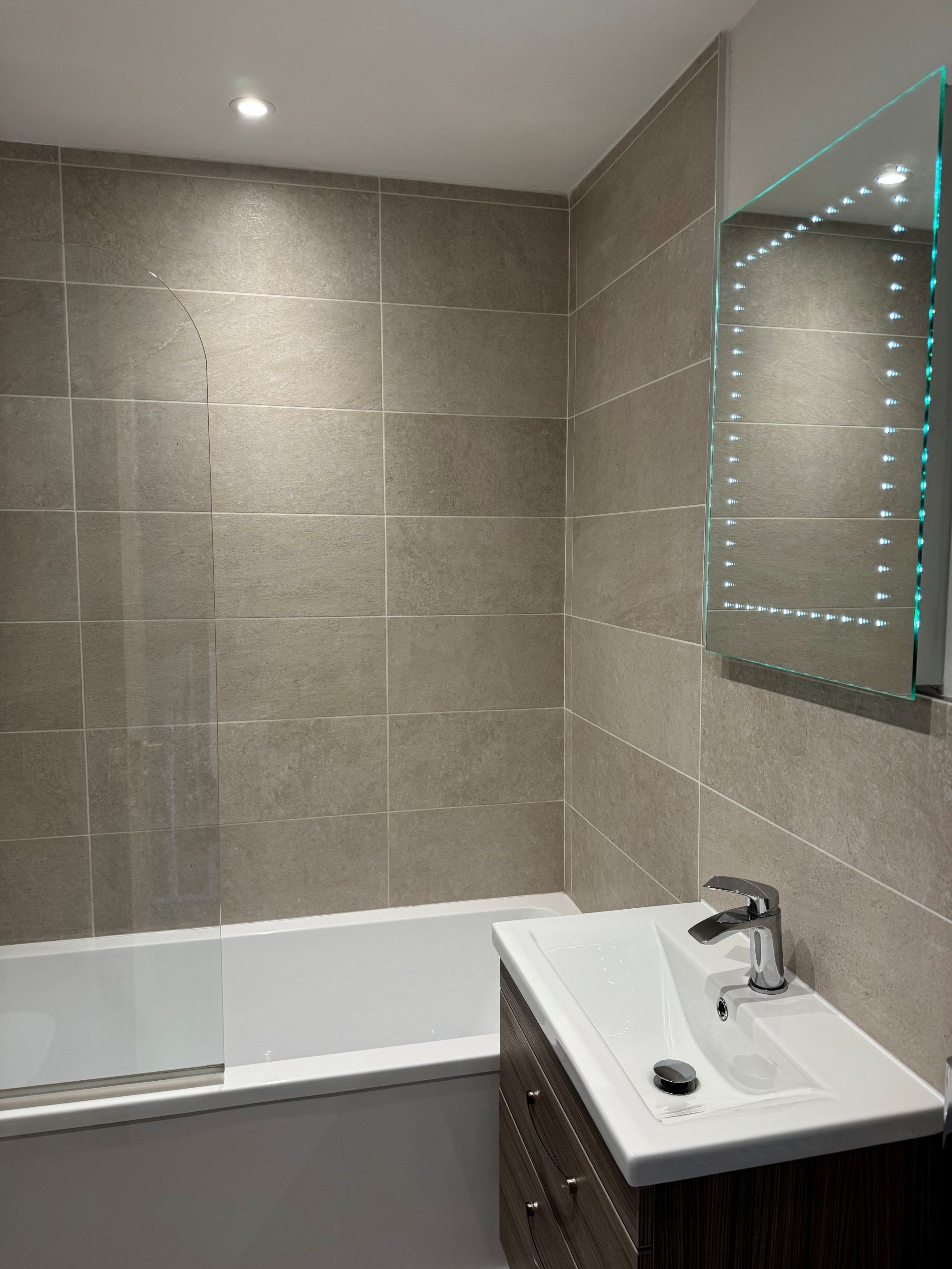 2 bedroom mid terraced house Reserved in Southampton - Photograph 11