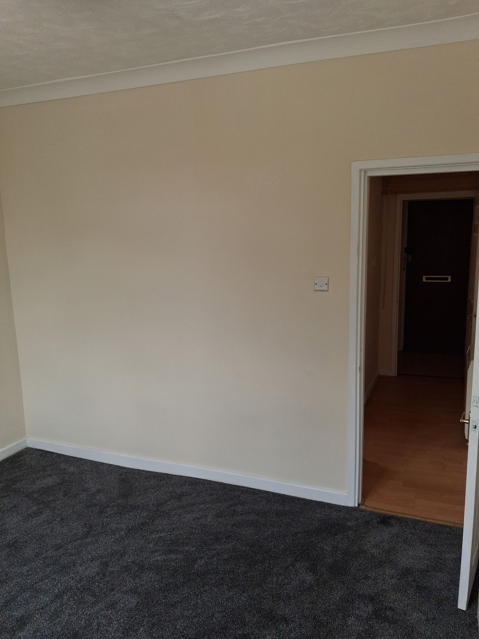 Studio Flat/apartment To Let in Southampton - Photograph 7