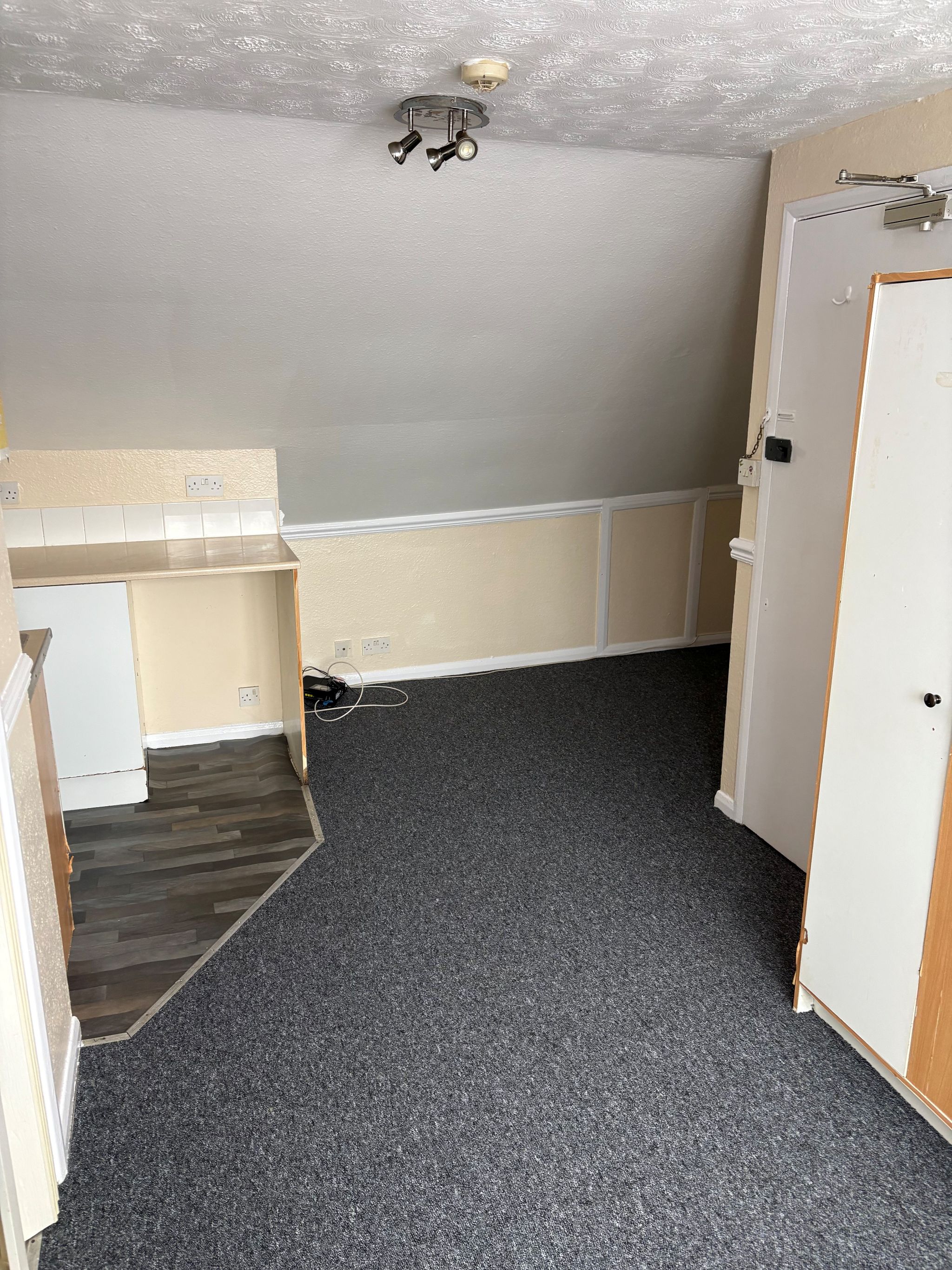 Bedsit Flat/apartment To Let in Southampton - Photograph 4