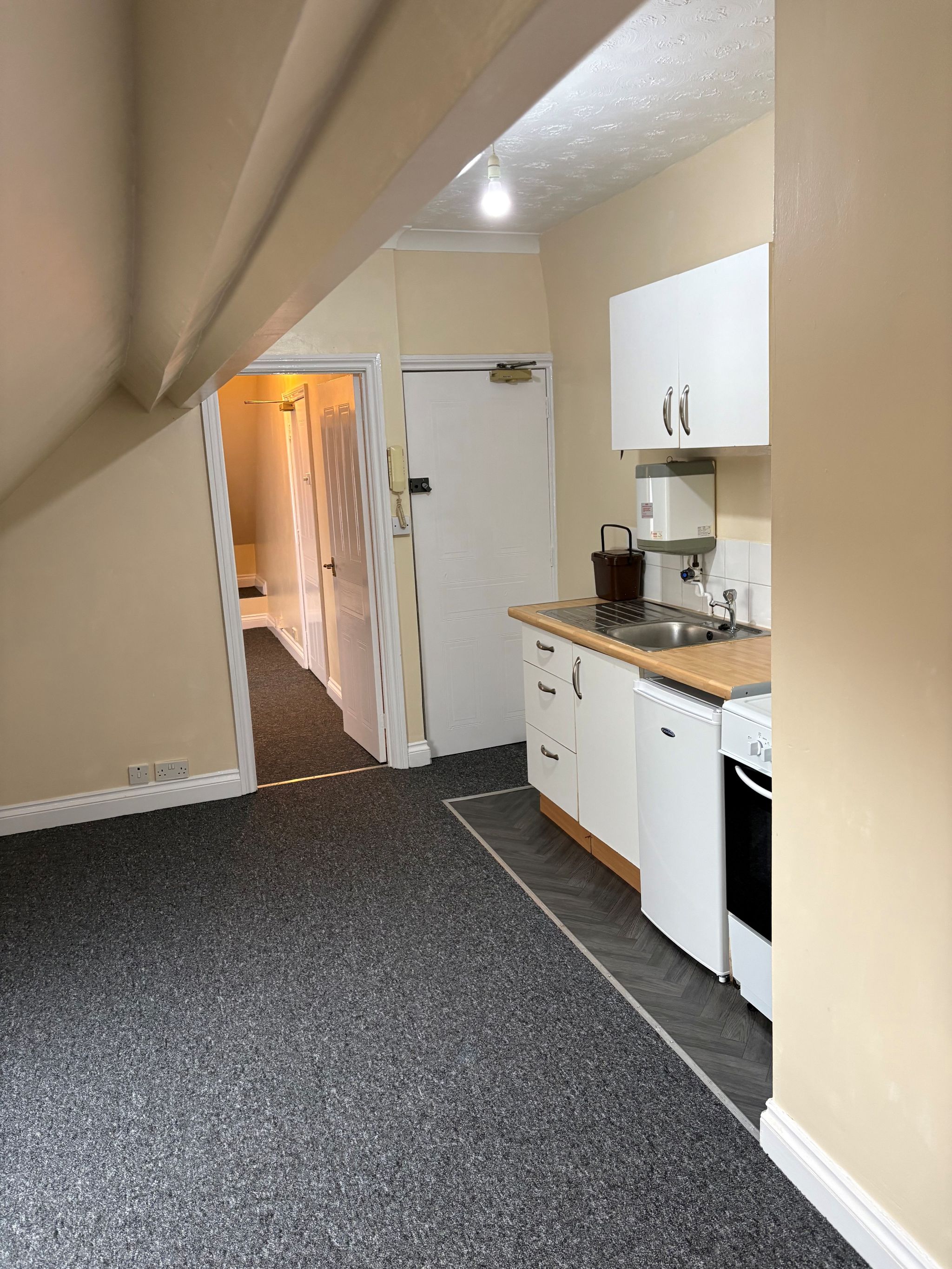 1 bedroom apartment flat/apartment To Let in Southampton - Photograph 5