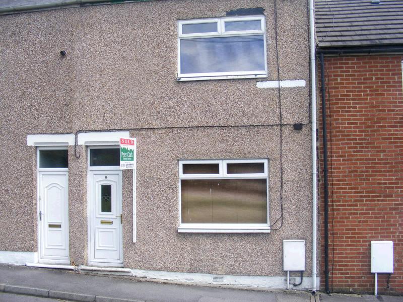 2 bedroom mid terraced house Let in Ferryhill - Main Image.