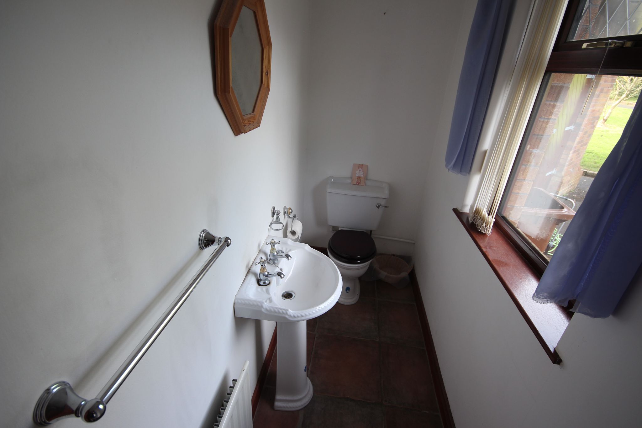  - Photograph 27