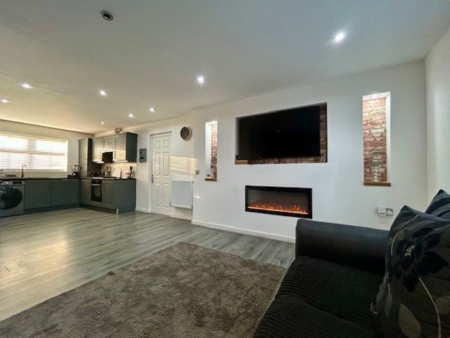  - Lounge